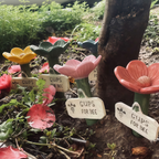 Flower-Shaped Ceramic Bee Watering Station (Random Color)